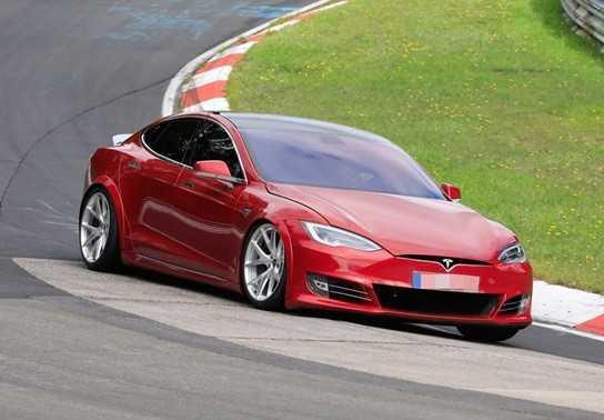 Chiếc cần gạt nước tưởng đơn giản nay được Tesla đưa ứng dụng công nghệ tàu đệm vào