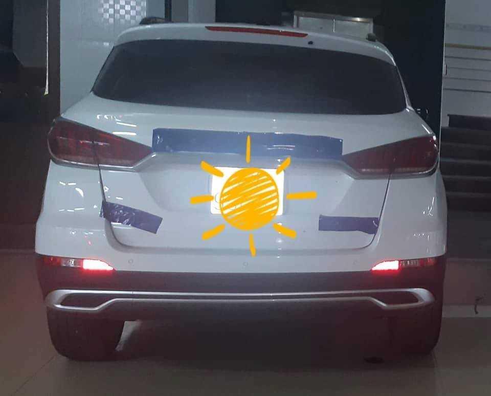 Có chiếc đã được ra biển trắng mặc dù logo còn đang được ngụy trang kín mít.