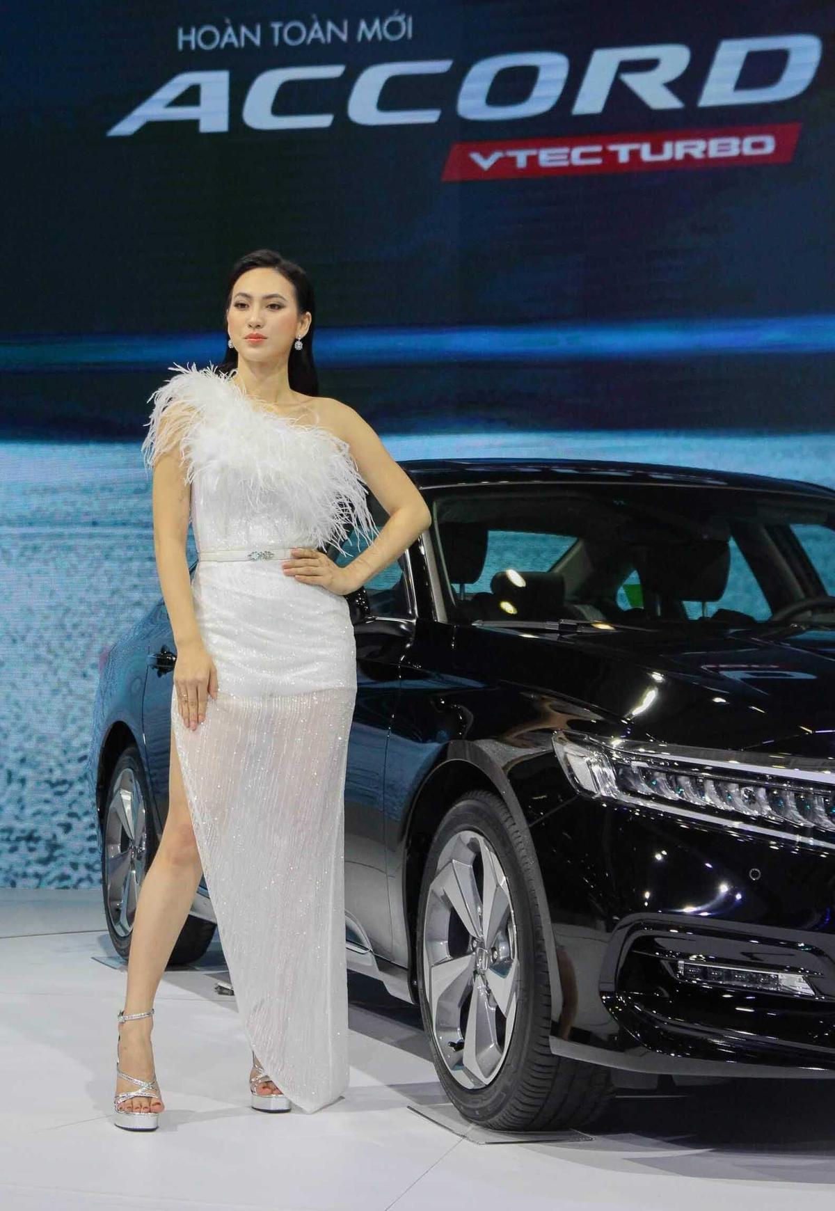 [VMS 2019] Nhìn ngắm những bóng hồng quyến rũ tại triển lãm ô tô Việt Nam