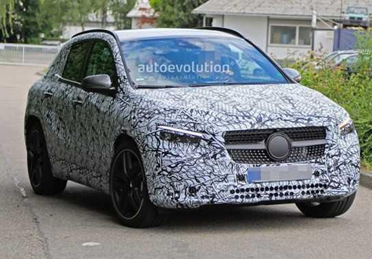 Bắt gặp Mercedes-Benz GLA 2021 dưới lớp ngụy trang với dáng vẻ mềm mại khác lạ