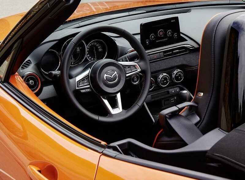 vô lăng Mazda mui trần