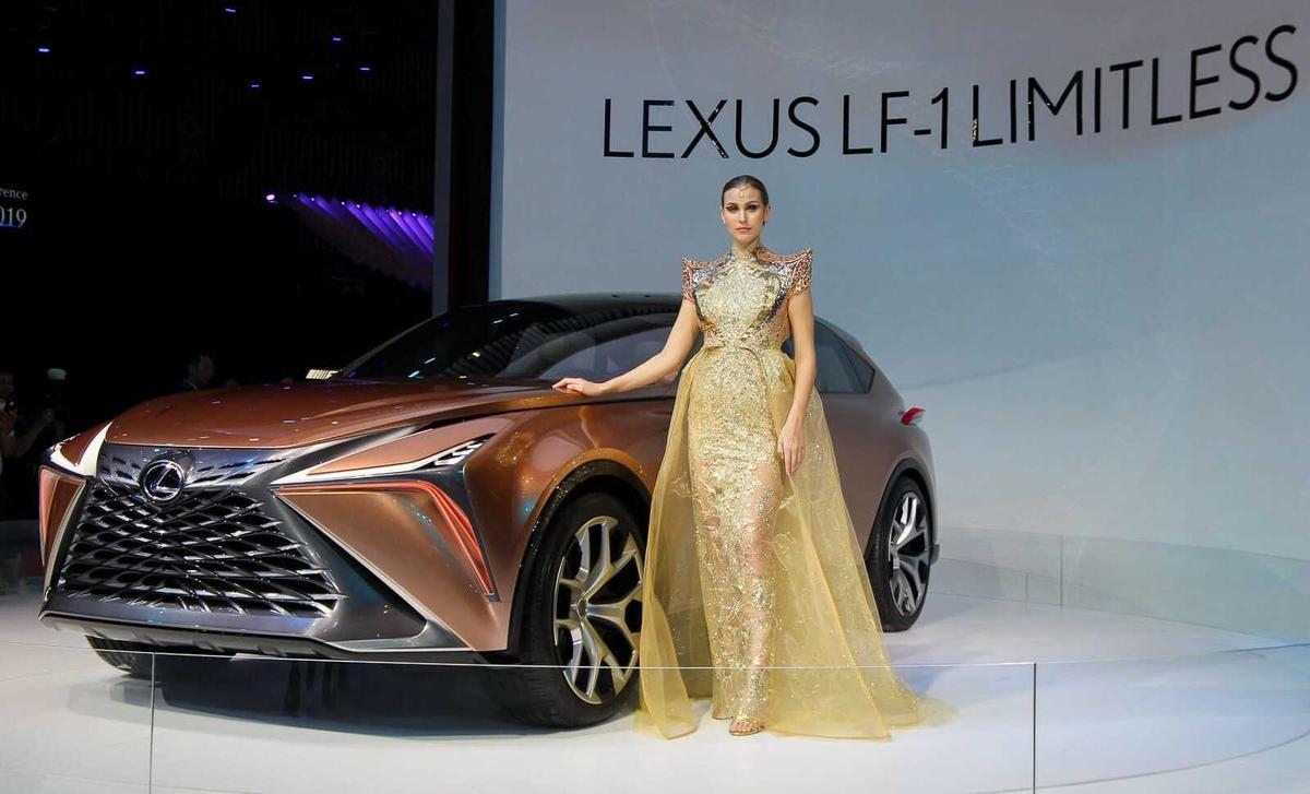 [VMS 2019] Nhìn ngắm những bóng hồng quyến rũ tại triển lãm ô tô Việt Nam