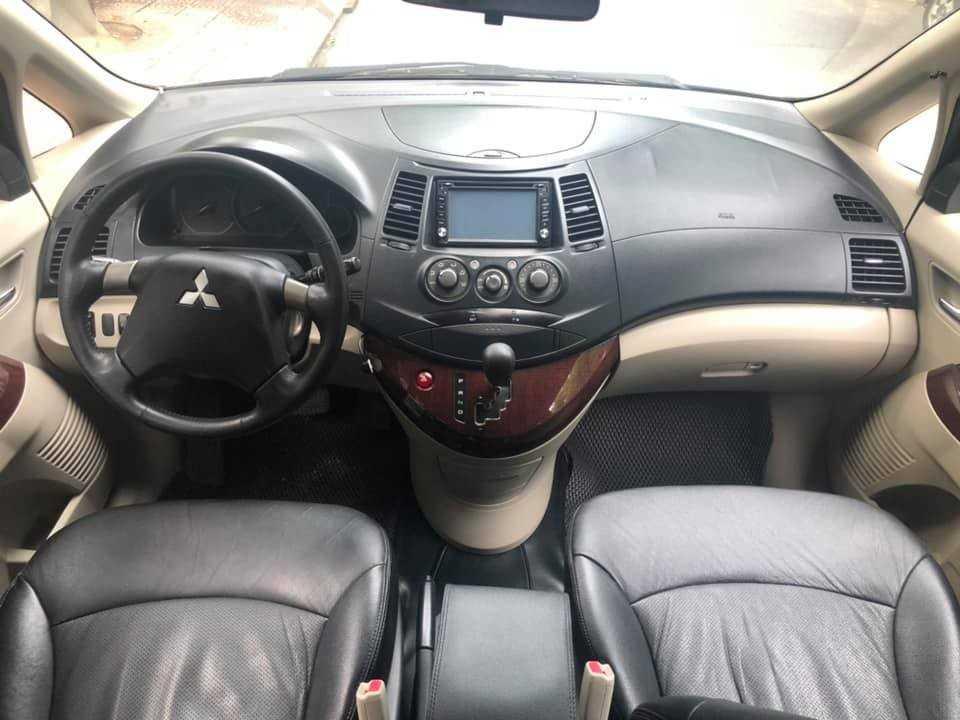 Xe cũ Mitsubishi Grandis giá phổ thông phù hợp túi tiền của mọi gia đình Việt