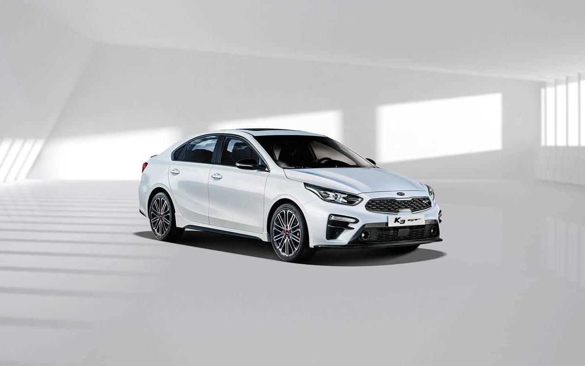 Lộ diện đối thủ của Honda Civic RS: Kia Cerato phiên bản GT giá từ 517 triệu