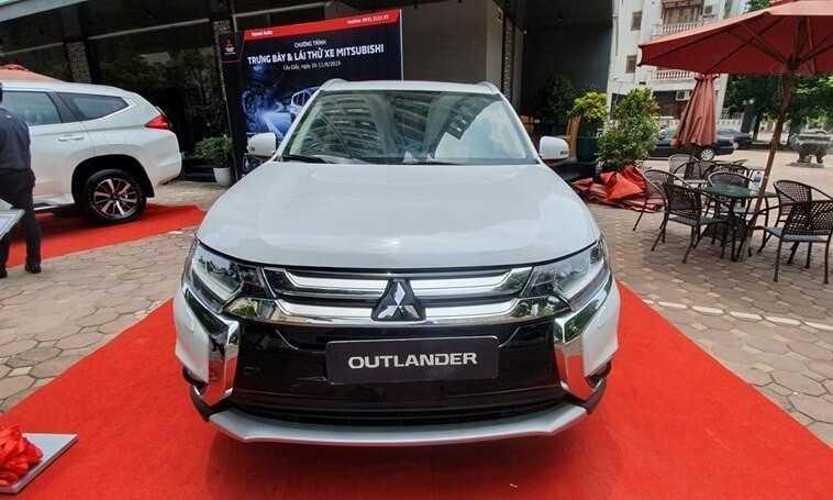 Mitsubishi Outlander sẽ được giảm giá từ 15 - 51 triệu.