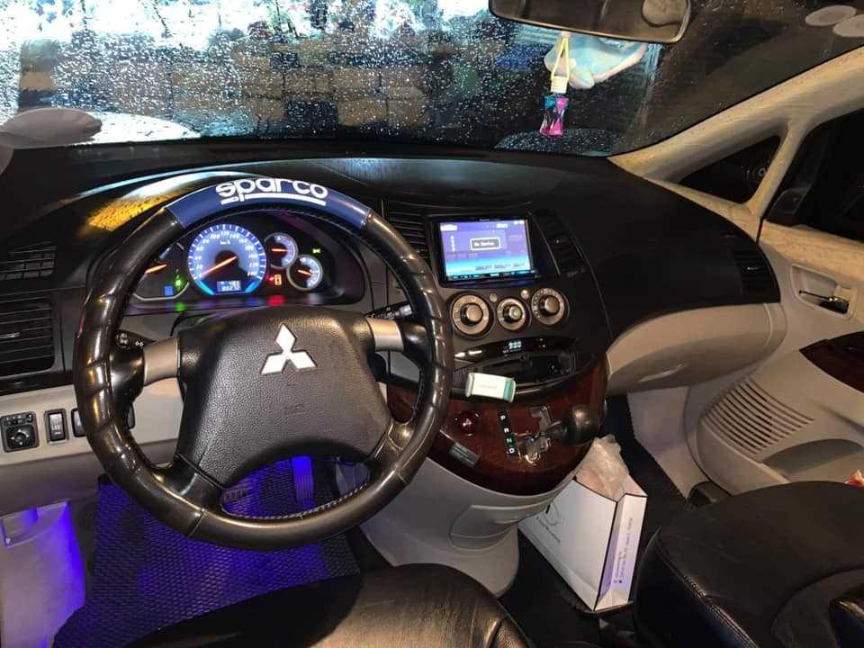 Xe cũ Mitsubishi Grandis giá phổ thông phù hợp túi tiền của mọi gia đình Việt