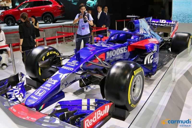 xe đua Scuderia Toro Rosso
