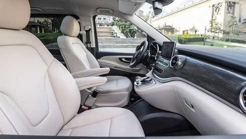 V 250 AMG sở hữu gói ngoại thất thể thao AMG