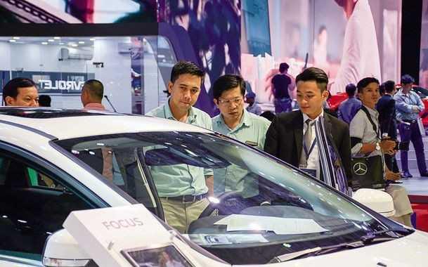 Người Việt tốn nhiều tiền để nuôi xe hơi