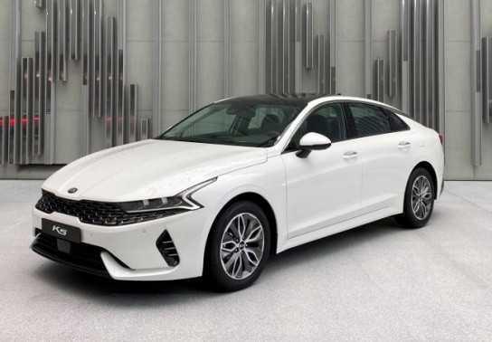 Kia Optima 2021 có gì để đấu Toyota Camry?