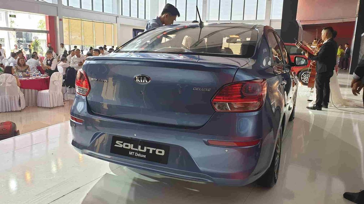 Ngoại thất phía sau xe KIA Soluto 2019