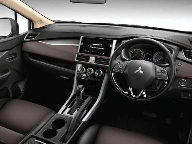 Ra mắt xe HOT Mitsubishi Xpander Cross có giá tương đương từ 442 triệu đồng