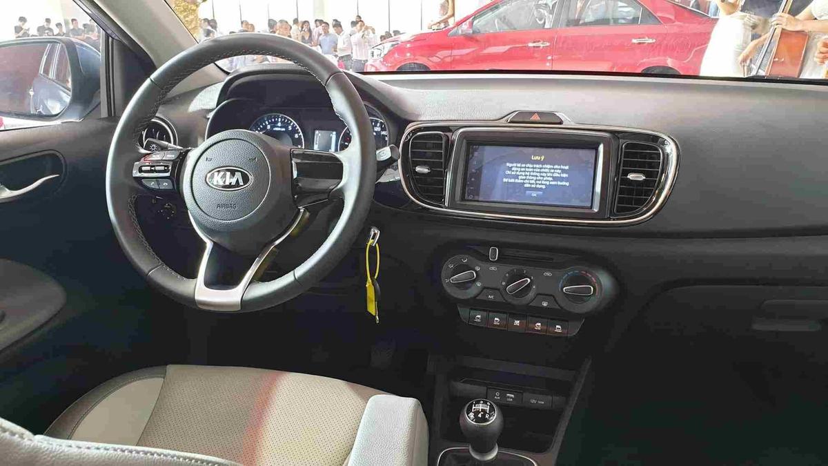 Nội thất xe KIA Soluto 2019
