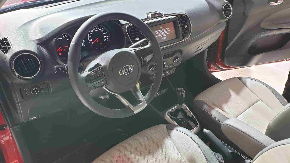 Nội thất và vô lăng xe KIA Soluto