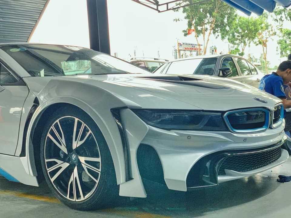 đầu xe BMW i8 độ bodykit