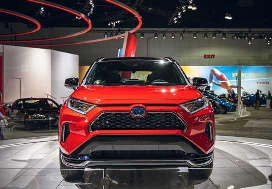 Toyota RAV4 mạnh hơn 300 mã lực, Honda CR-V bị bỏ xa