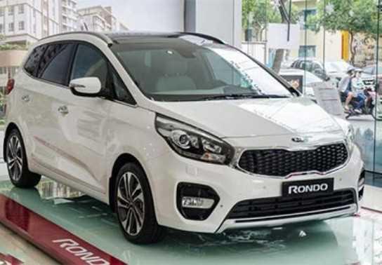 Kia Rondo giảm giá 15 triệu đối đầu Suzuki Ertiga, Mitsubishi Xpander