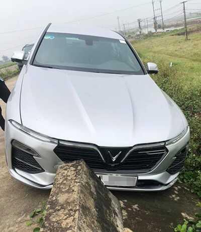 VinFast Lux A2.0 gặp nạn