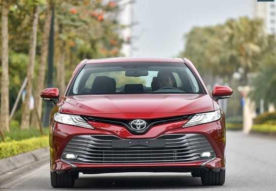 Toyota Camry đạt doanh số tháng 10 cao kỷ lục thách thức Honda Accord