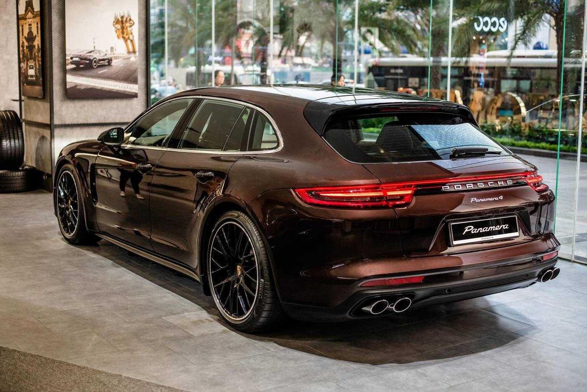 đuôi xe oto Porsche Panamera