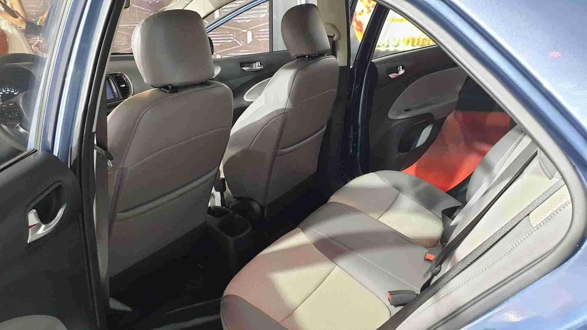 Ghế sau xe KIA Soluto 2019