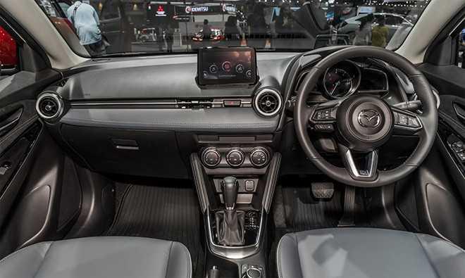 nội thất Mazda2 2020