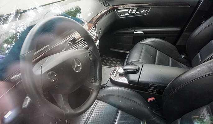 Mercedes Benz S63 AMG bỏ hoang ở Hà Nội
