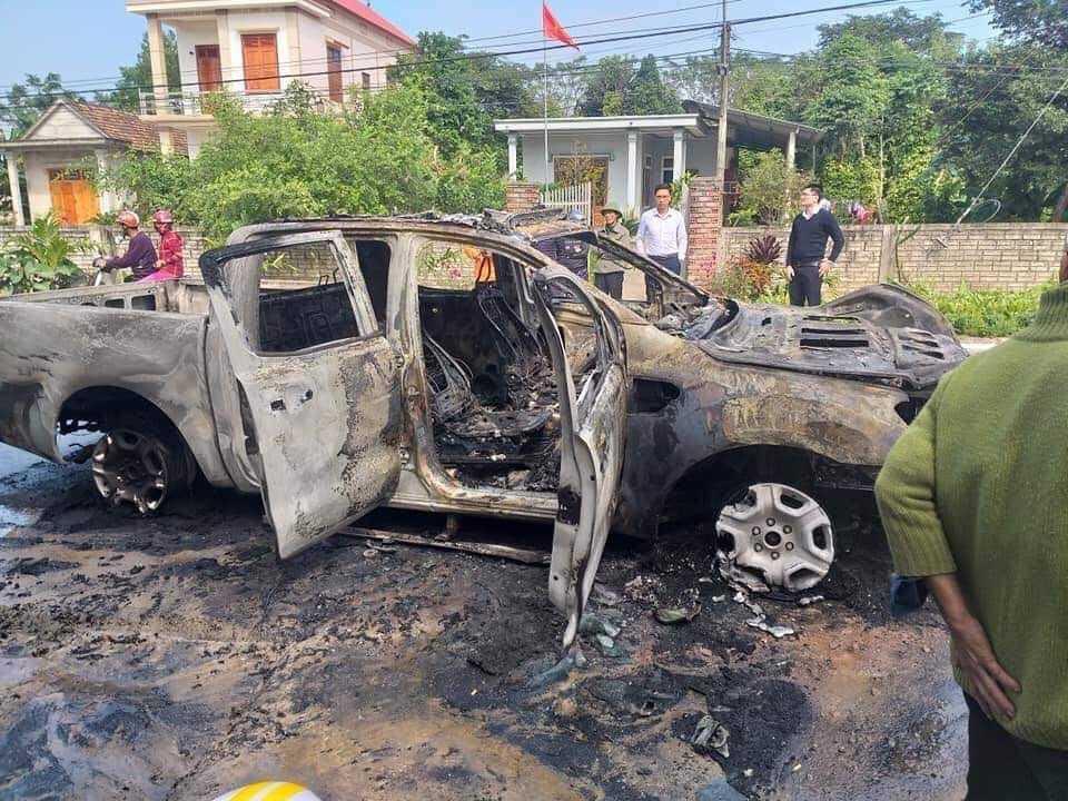 Chiếc xe bị thiêu rụi