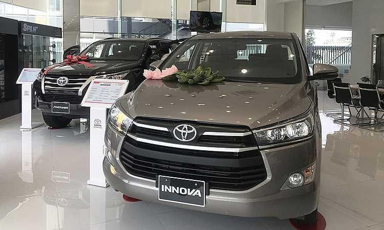 Toyota Innova giảm giá 100 triệu trước sức ép của Xpander
