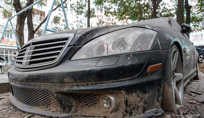 Mercedes Benz S63 AMG bỏ hoang ở Hà Nội