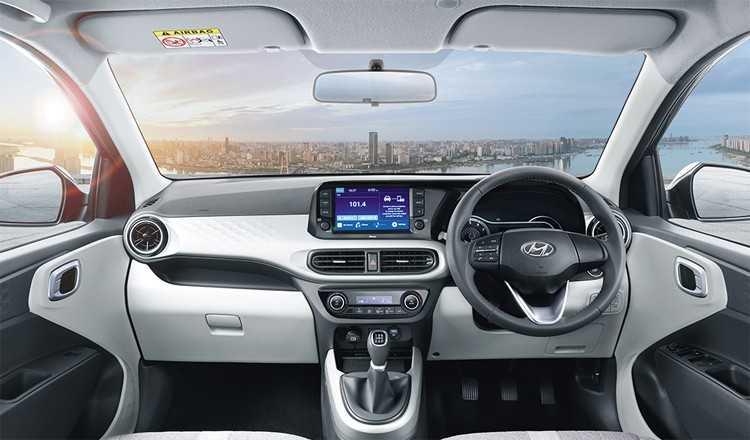 Xe bán tại Anh cũng giống ở Ấn Độ, là phiên bản vô-lăng bên phải.