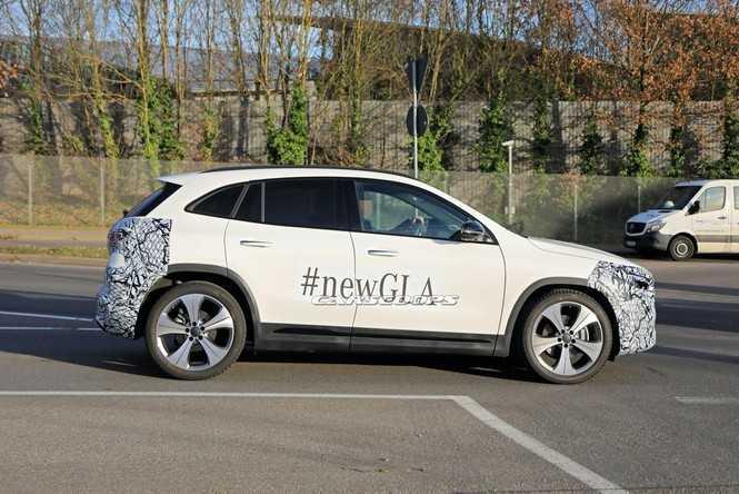 Mercedes-Benz GLA mới có trục cơ sở dài hơn trước đây.