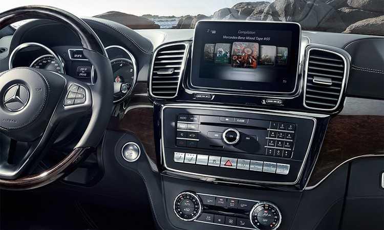 Bên nguyên cáo buộc Mercedes đã biết hoặc cần phải biết về hiện tượng nấm mốc, nhưng đã không chịu bồi hoàn cho khách hàng chi phí sửa chữa, hoặc không sửa chữa có bảo hành. Hãng xe sang cũng bị cáo buộc biết rõ vấn đề từ đầu năm 2008, khi các khách hàng bắt đầu quá trình tố tụng. Đồng thời, hãng nhận được nhiều khiếu nại từ các tài xế lo lắng về lỗi trên. Một khách hàng viết trên diễn đàn Reddit: