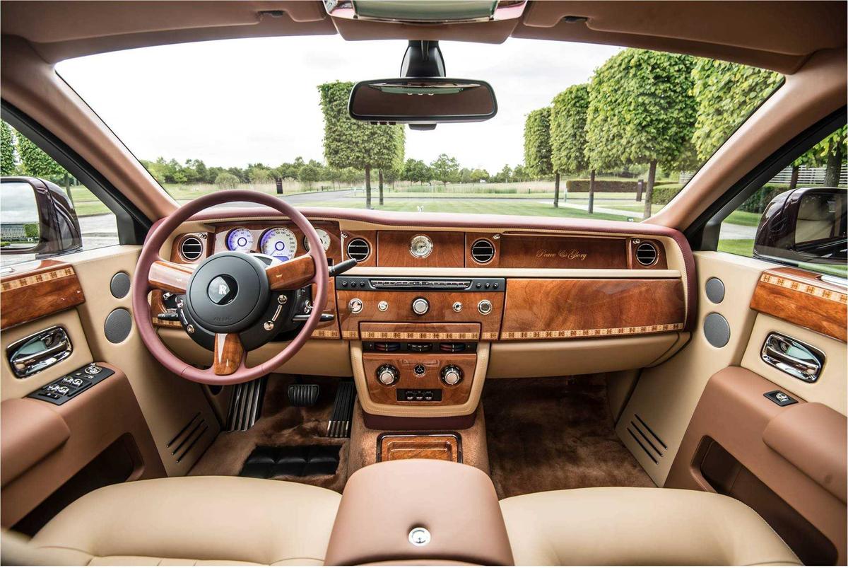 Rolls-Royce Phantom EWB 