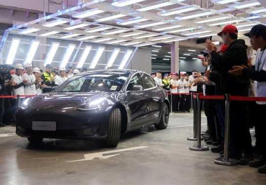Tesla bàn giao những mẫu xe đầu tiên sản xuất ở Trung Quốc