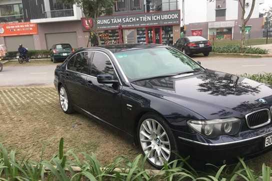 BMW 760Li đời 2004 rao bán với giá rẻ hơn Toyota Vios số sàn
