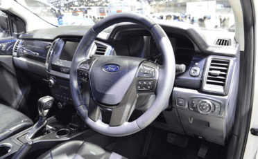 khoang lái của xe Ford Everest Sport