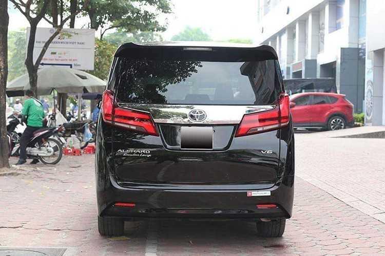 đuôi xe Toyota Alphard