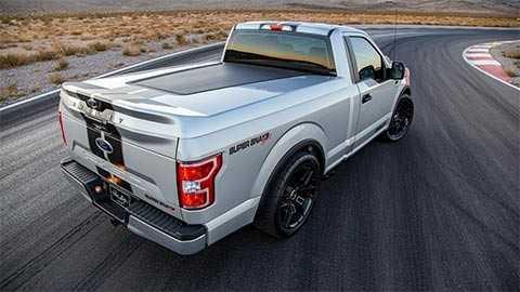 đuôi xe Ford F-150 Super Snake Sport
