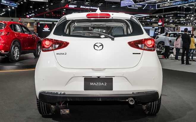 đuôi xe Mazda 2 2020