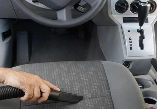 Cách vệ sinh nội thất ô tô đơn giản?