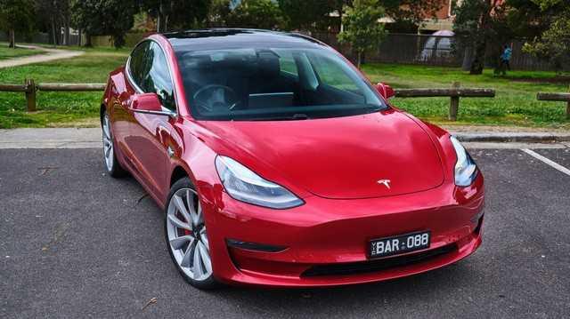 Doanh số cả 6 mẫu sedan BMW cộng lại cũng chưa bằng Tesla Model 3