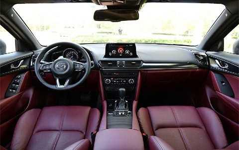 nội thất Mazda CX-4