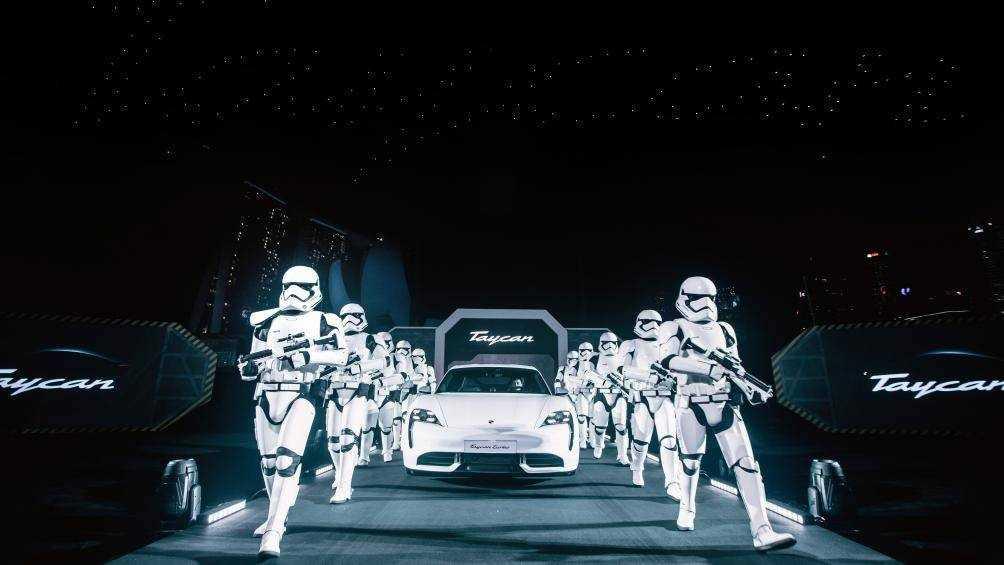 buổi trình diễn ngoạn mục của các thiết bị bay