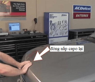 đóng nắp capo lại