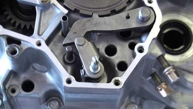 Không kéo phanh tay khi đỗ xe