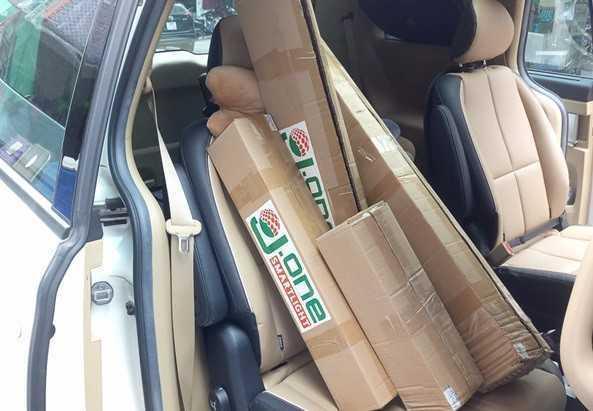 Để các vật sắc, nhọn trên ghế