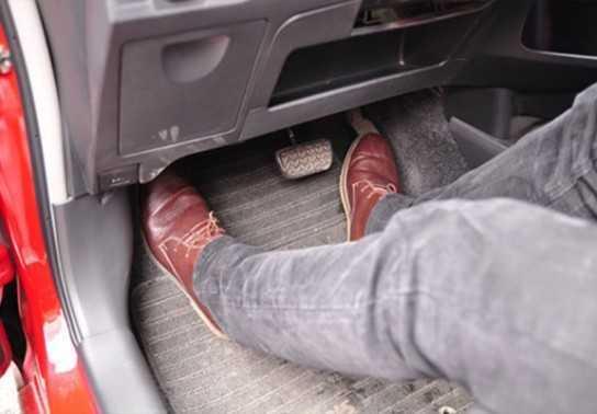 Khắc phục nỗi sợ nhầm chân ga