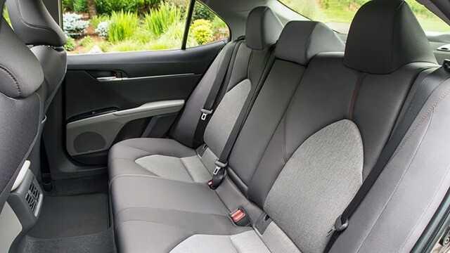 Triệu hồi Toyota Camry vì lỗi khoa dây an toàn