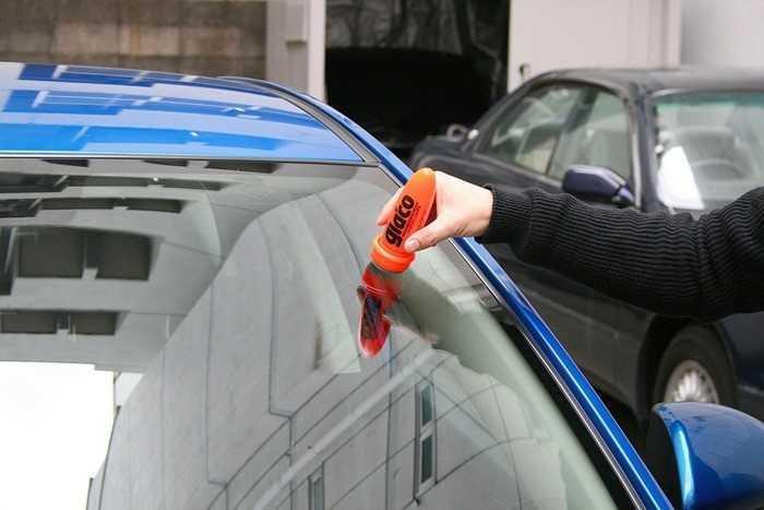 Dùng bọt cạo râu, chất phụ gia chống bám hơi nước